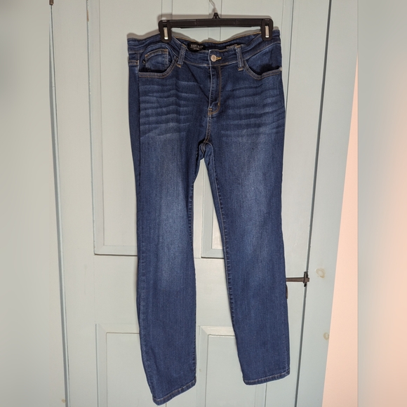 Judy Blue Los Angeles Straight Fit size 15/32, design wear fading, stretch - Picture 1 of 15